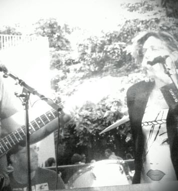 An'jo en concert acoustique