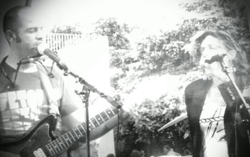 An'jo en concert acoustique