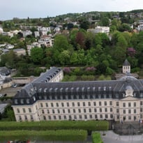 De la Manufacture royale de porcelaine à France Education international en passant par l'École normale supérieure de jeunes filles