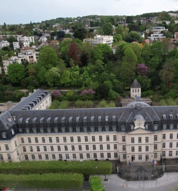 De la Manufacture royale de porcelaine à France Education international en passant par l'École normale supérieure de jeunes filles