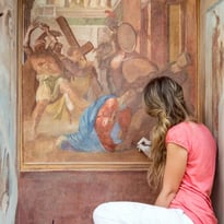Découvrez le métier de restauratrice d'œuvres d'art