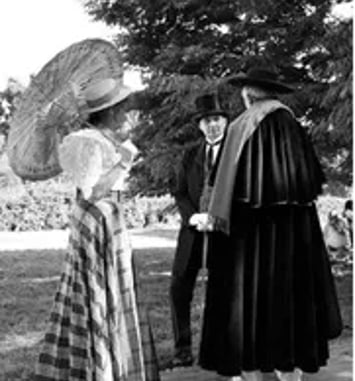 Initiation aux danses du XIXe siècle et photobooth en costume d'époque